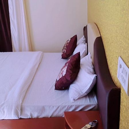 Paradise Hotel For Couples Ábú-hegy Kültér fotó