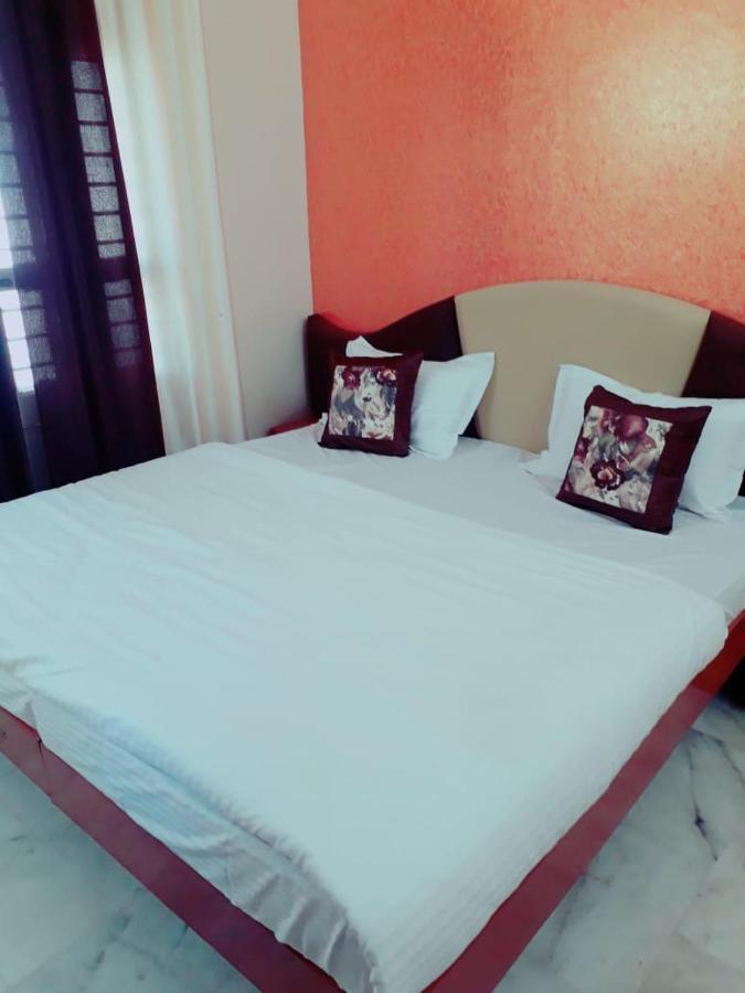 Paradise Hotel For Couples Ábú-hegy Kültér fotó